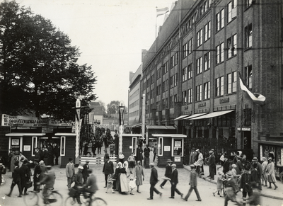 807348 Gezicht op het Vredenburg te Utrecht, tijdens de 23ste Jaarbeurs.